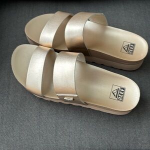Reef sandals gold size 9 woman’s